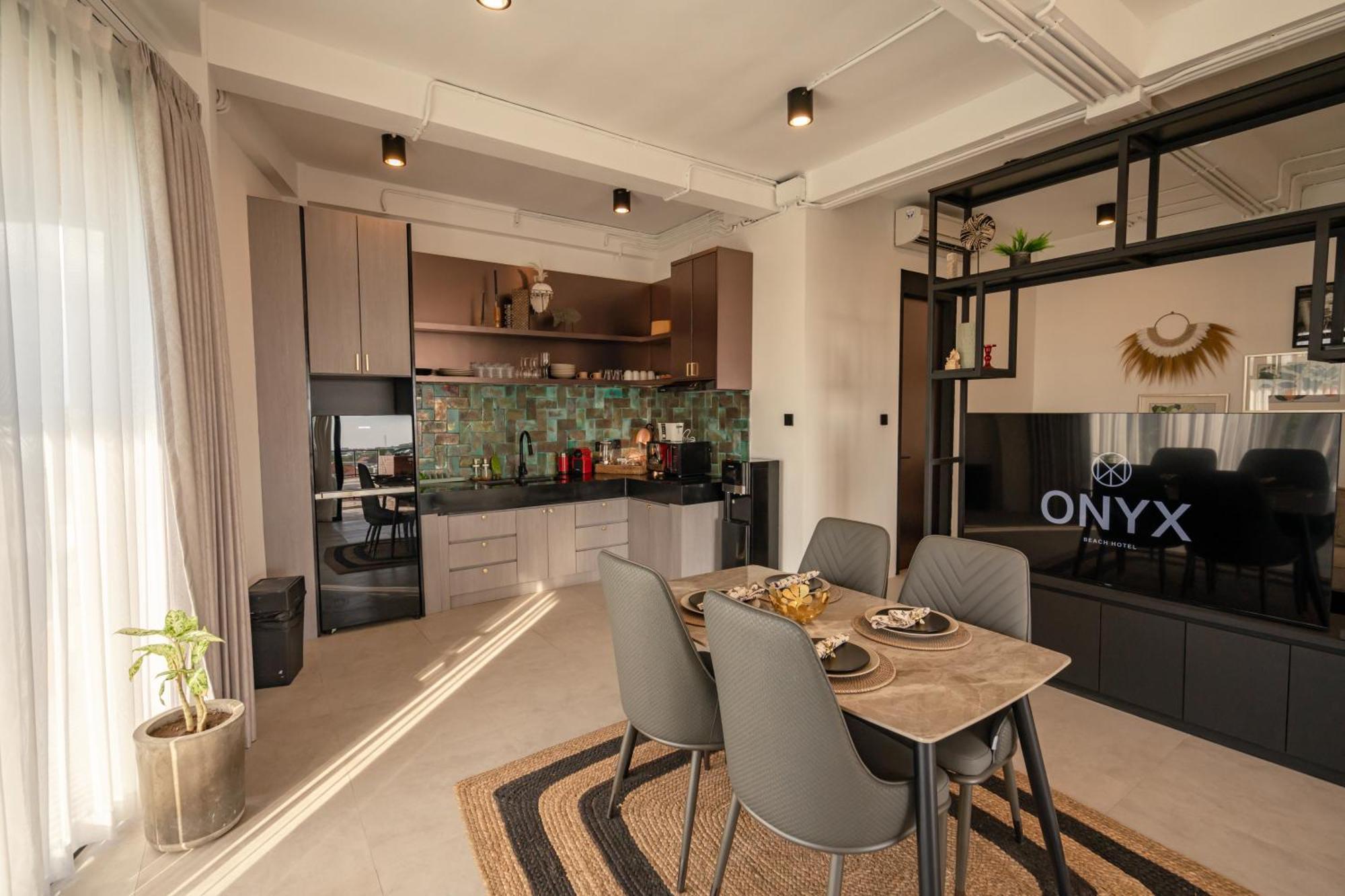 Onyx Beach Hotel Canggu Exterior foto